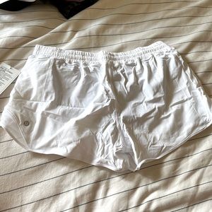 Lululemon hotty hot LR 4” white size 14